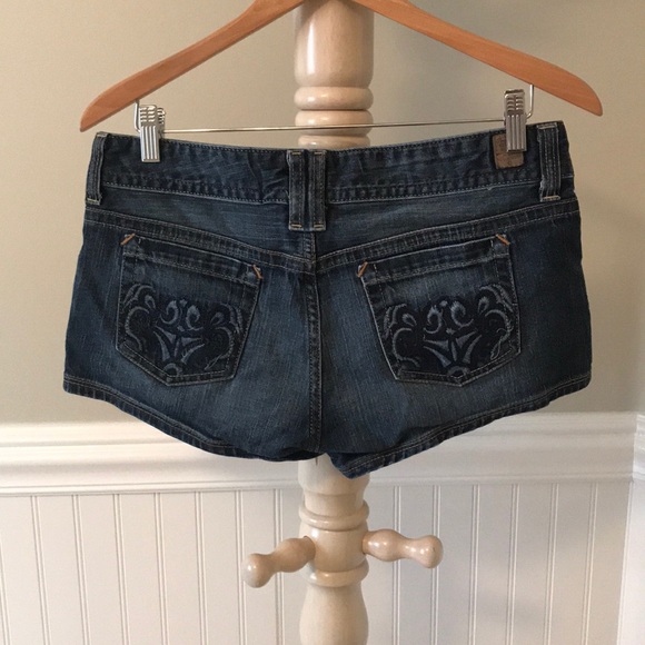 GUESS? Jean Shorts 📬 NEXT DAY SHIPPING📬 - Picture 2 of 2